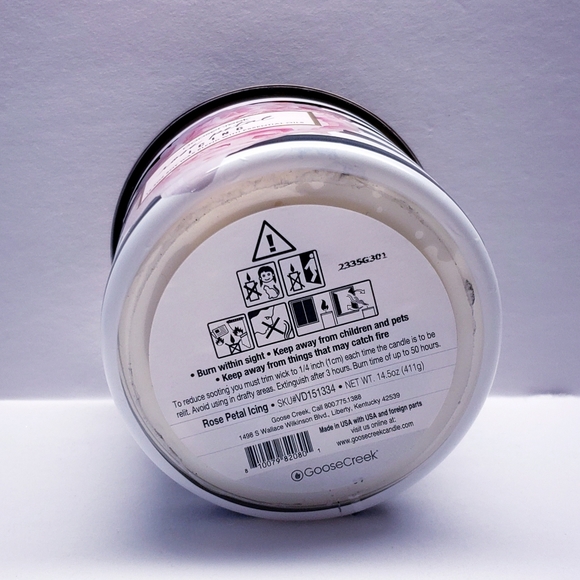 Goose Creek ROSE PETAL ICING Large 3-Wick Candle, 14.5 oz - Picture 4 of 5
